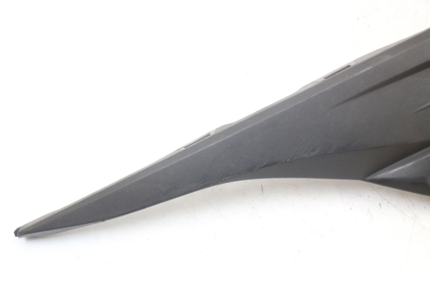 photo de RIGHT UNDERSEAT PANEL SUZUKI ADDRESS 110 (2015 - 2020) - Zoom on usage condition