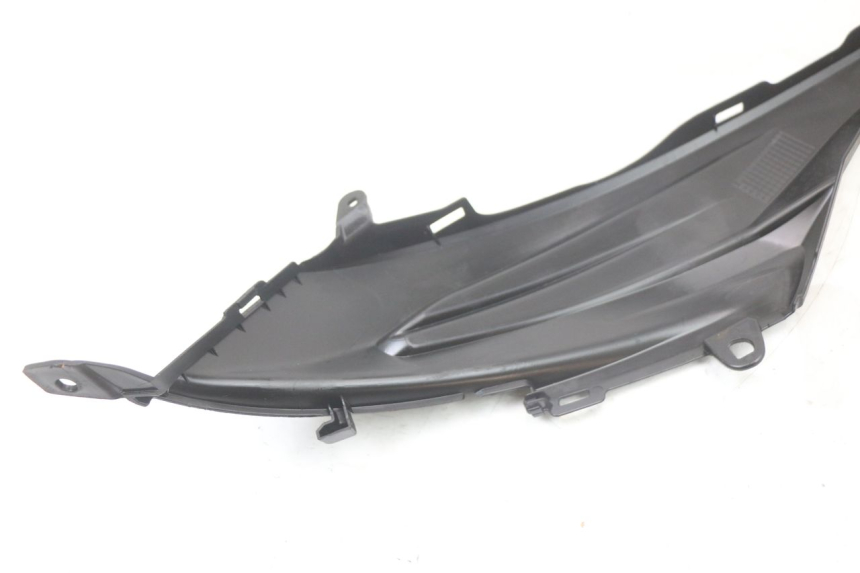 photo de RIGHT UNDERSEAT PANEL SUZUKI ADDRESS 110 (2015 - 2020) - Surface and material condition