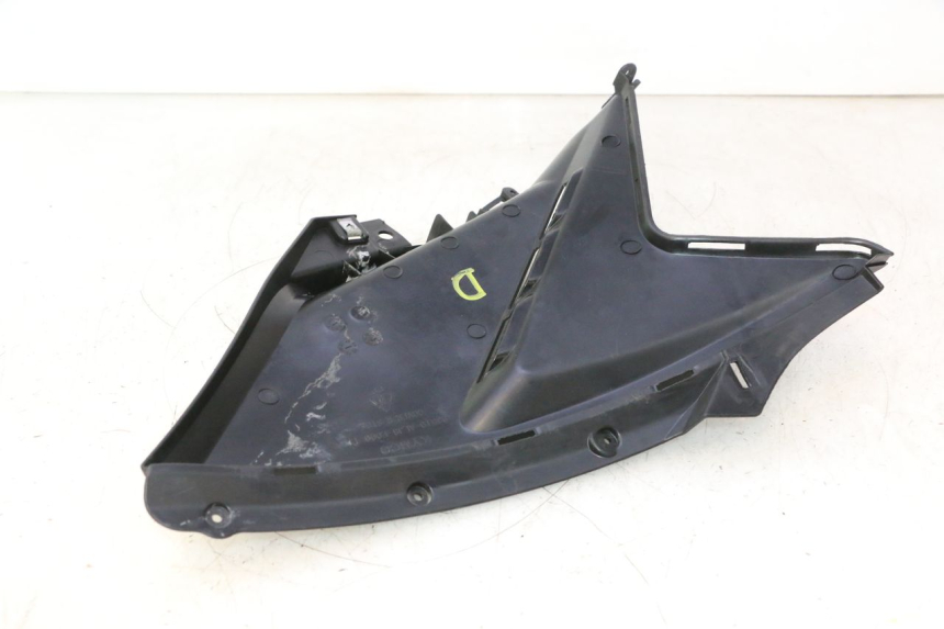 photo de RIGHT SIDE SEAT COVER KYMCO AGILITY 16+ 4T 50 (2018 - 2023) - Fixing points details