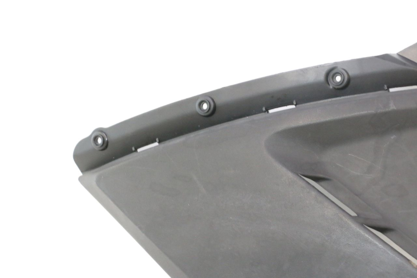 photo de RIGHT UNDERSEAT PANEL KYMCO AGILITY CITY 16P 125 (2015 - 2024) - Zoom on usage condition