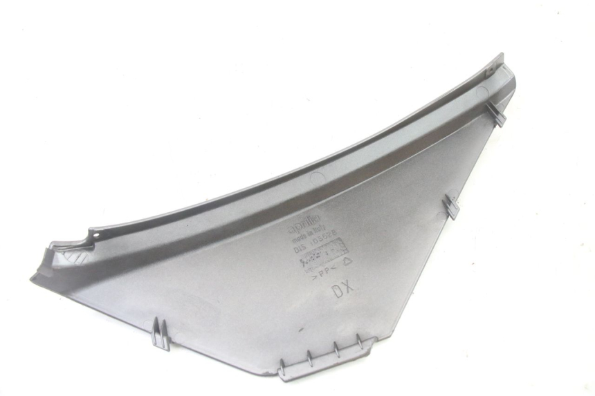 photo de RIGHT UNDERSEAT PANEL APRILIA ATLANTIC 125 (2003 - 2009) - Zoom on usage condition