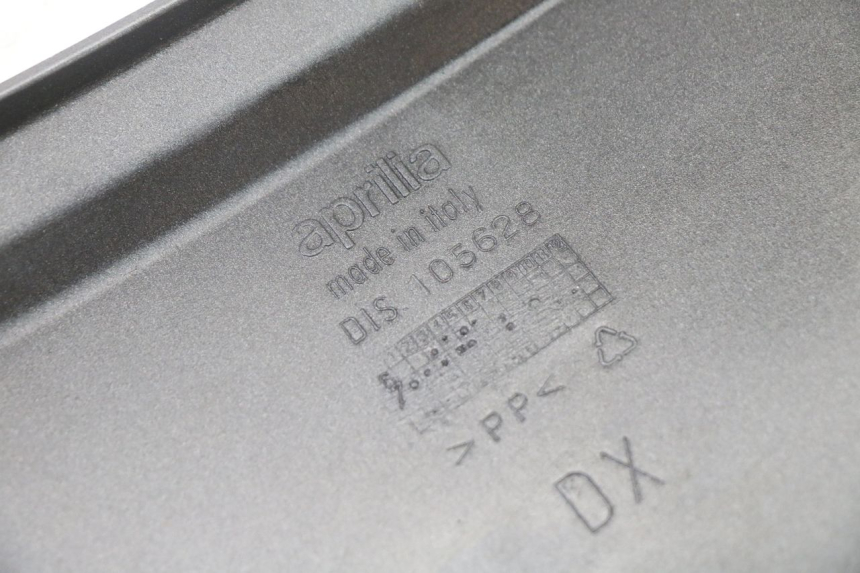 photo de RIGHT UNDERSEAT PANEL APRILIA ATLANTIC 125 (2003 - 2009) - Technical close-up