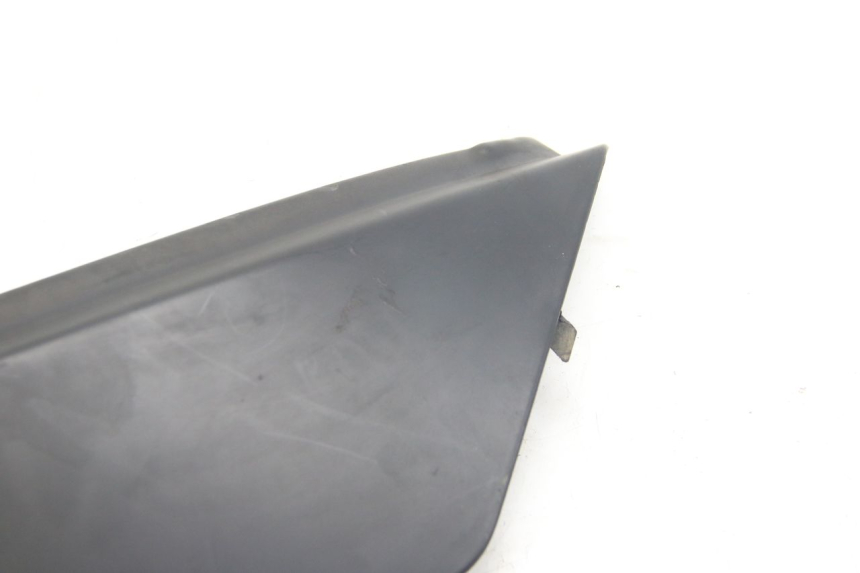 photo de RIGHT SIDE UNDER SEAT COVER APRILIA ATLANTIC 500 (2002 - 2003) - Technical close-up