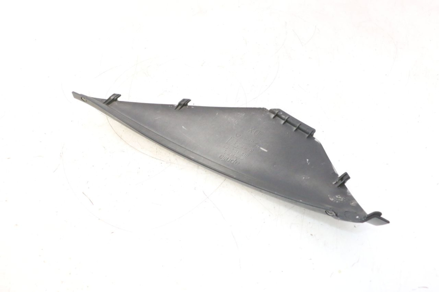 photo de RIGHT UNDERSEAT PANEL APRILIA ATLANTIC S 125 (2010 - 2013) - Technical close-up