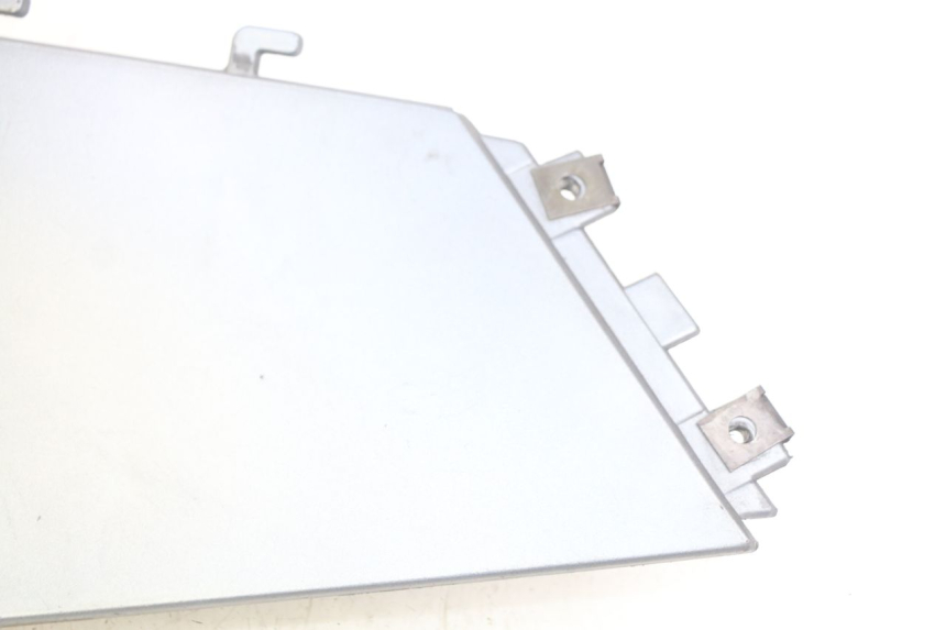 photo de RIGHT SIDE SEAT COVER BMW C1 125 (2000 - 2003) - Fixing points details