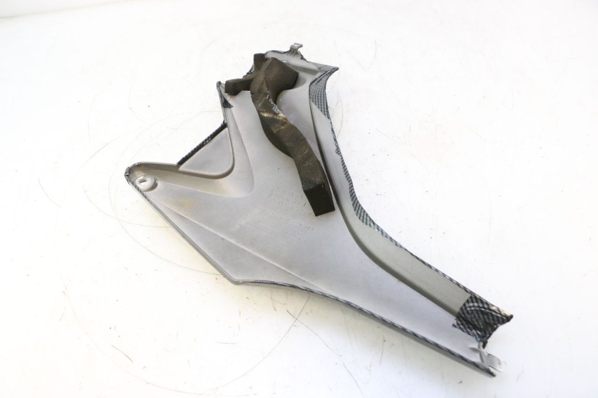 photo de RIGHT UNDERSEAT PANEL HONDA CB F HORNET 600 (2005 - 2006) - Technical close-up