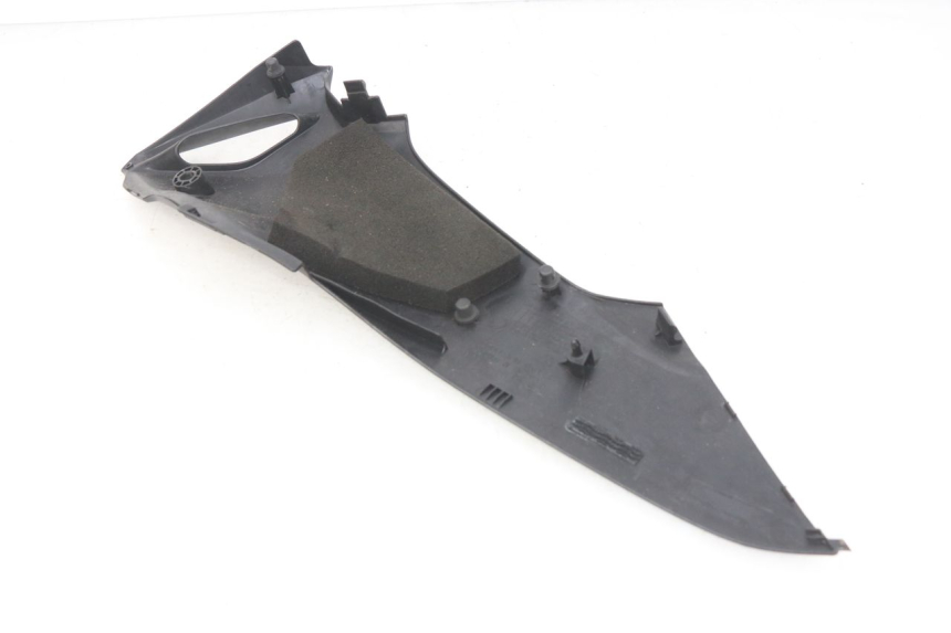 photo de RIGHT UNDERSEAT PANEL HONDA CBRF CBR-F PC41 600 (2011 - 2013) - Zoom on usage condition