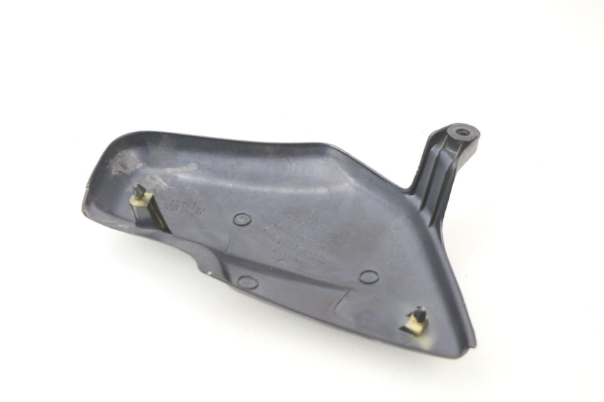 photo de RIGHT UNDERSEAT PANEL HONDA CG 125 (1996 - 1998) - Component detail