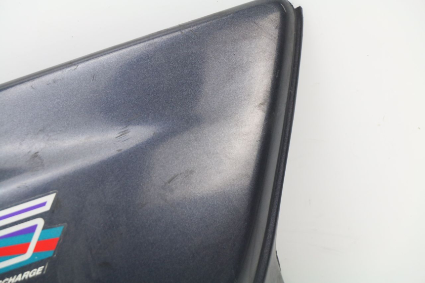 photo de RIGHT UNDERSEAT PANEL HONDA CG 125 (1996 - 1998) - Technical close-up