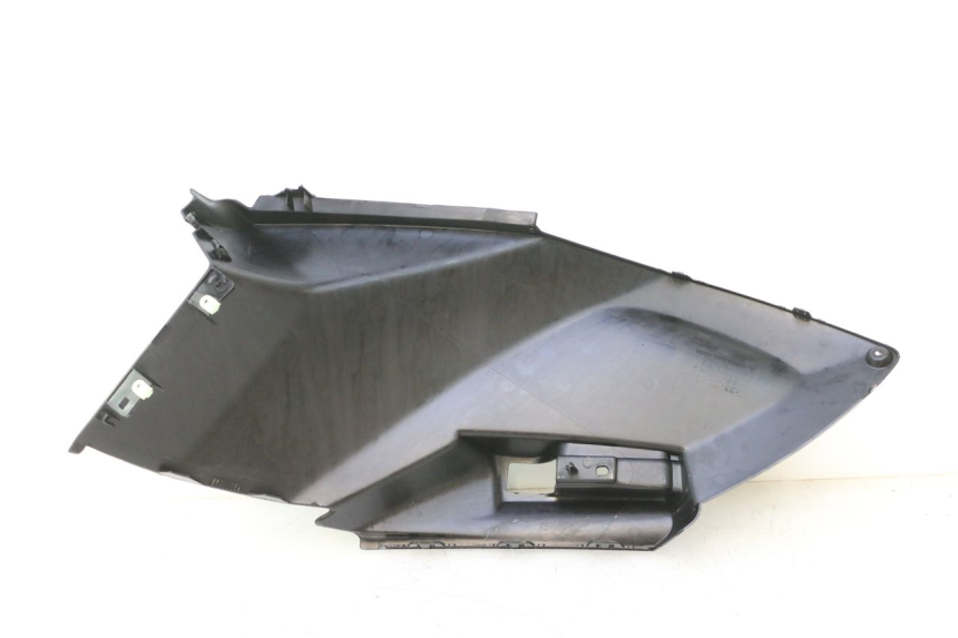 photo de RIGHT UNDERSEAT PANEL PEUGEOT CITYSTAR 2T 50 (2018 - 2021) - Zoom on usage condition