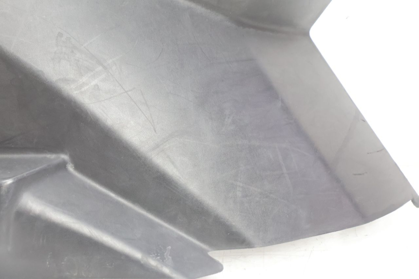 photo de RIGHT UNDERSEAT PANEL PEUGEOT CITYSTAR 2T 50 (2018 - 2021) - Zoom on usage condition