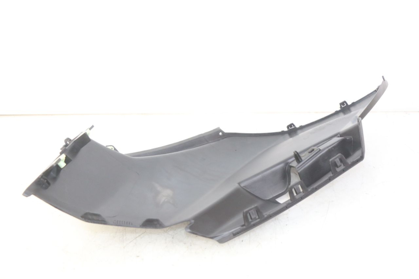 photo de RIGHT SIDE SEAT COVER PEUGEOT CITYSTAR AIR 125 (2014 - 2017) - Zoom on usage condition