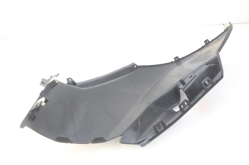 photo de RIGHT SIDE SEAT COVER PEUGEOT CITYSTAR 125 (2011 - 2017) - Zoom on usage condition