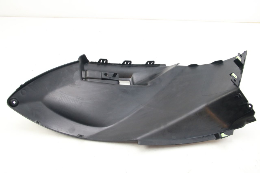 photo de RIGHT SIDE SEAT COVER PEUGEOT CITYSTAR 125 (2011 - 2017) - Fixing points details