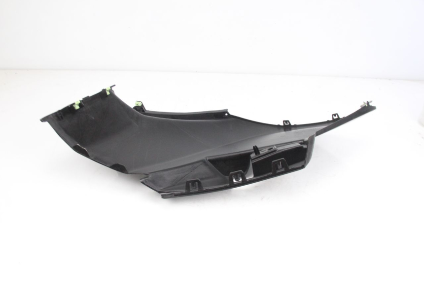 photo de RIGHT SIDE SEAT COVER PEUGEOT CITYSTAR 50 (2013 - 2017) - Technical close-up