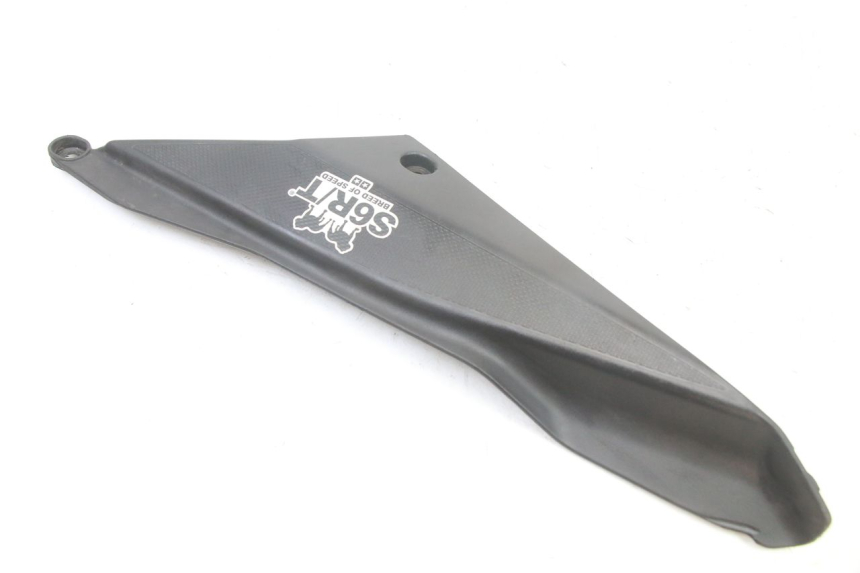 photo de RIGHT UNDERSEAT PANEL DERBI SENDA SM DRD X-TREME 50 (2011 - 2017) - Component detail