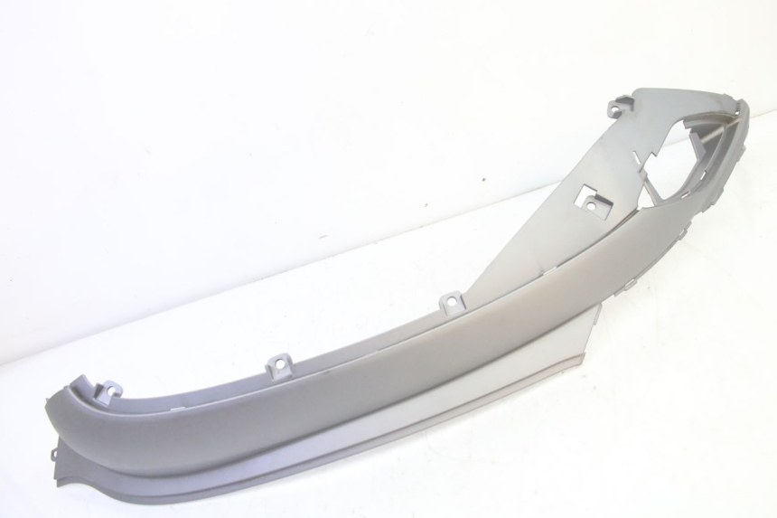 photo de RIGHT SIDE UNDER SEAT COVER SYM FIDDLE 3 III 125 (2014 - 2020) - Alternative perspective