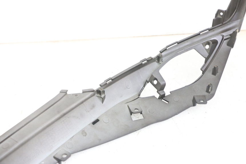 photo de RIGHT UNDERSEAT PANEL SYM FIDDLE 3 III 50 (2014 - 2020) - Alternative perspective