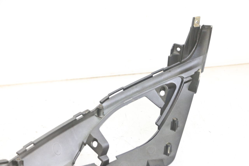 photo de RIGHT UNDERSEAT PANEL SYM FIDDLE 3 III 50 (2014 - 2020) - Technical close-up