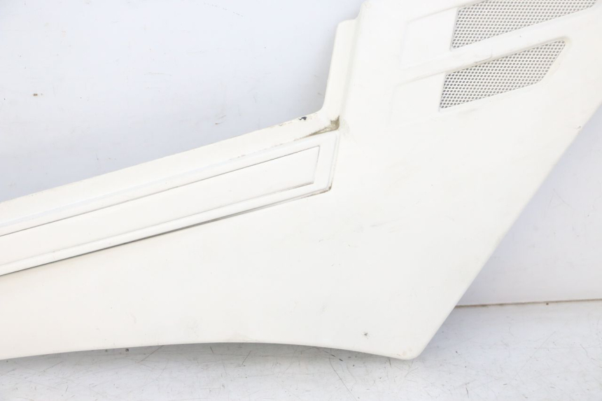 photo de RIGHT UNDERSEAT PANEL YAMAHA FJ 36Y 1100 (1984 - 1985) - Distinctive features
