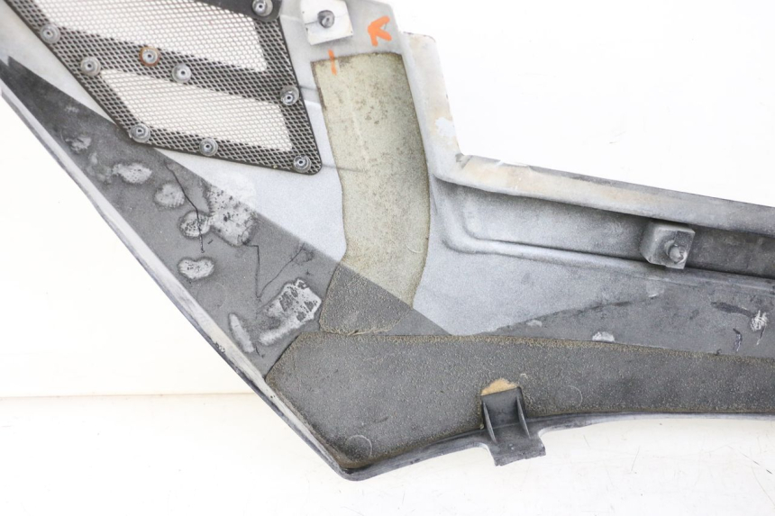 photo de RIGHT UNDERSEAT PANEL YAMAHA FJ 36Y 1100 (1984 - 1985) - Fixing points details