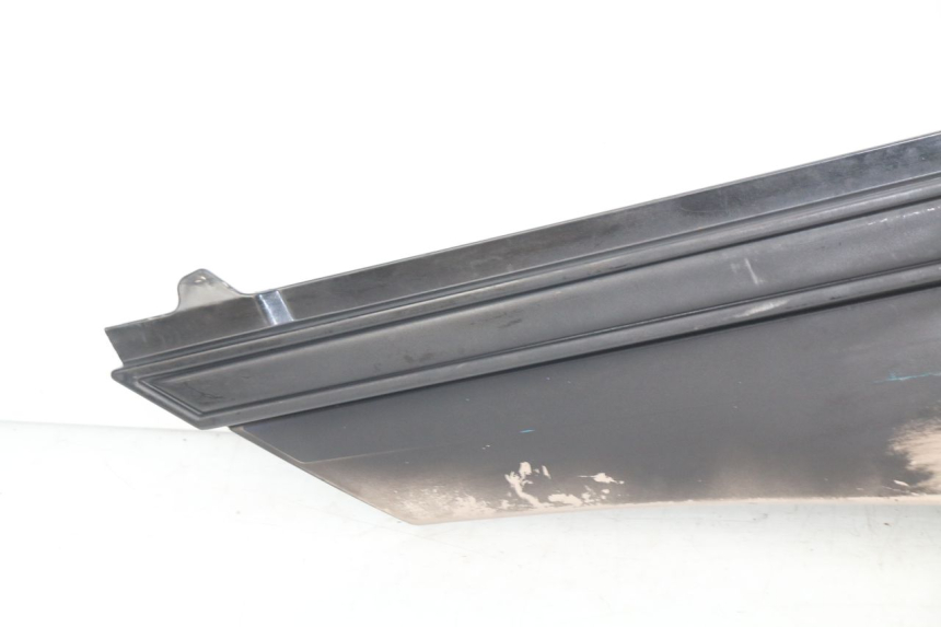 photo de RIGHT SIDE UNDER SEAT COVER YAMAHA FJ 3CX 1200 (1986 - 1996) - Technical close-up