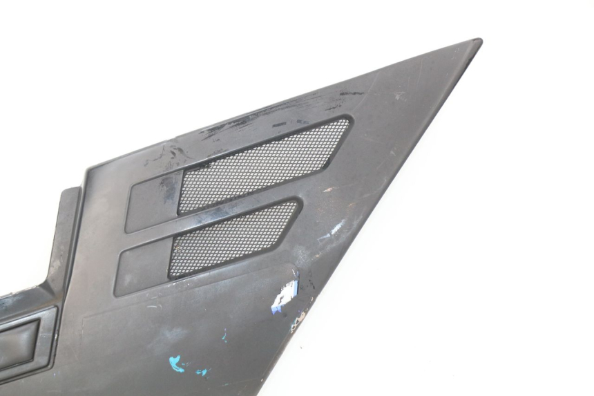 photo de RIGHT SIDE UNDER SEAT COVER YAMAHA FJ 3CX 1200 (1986 - 1996) - Fixing points details