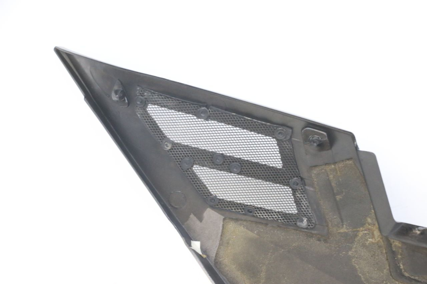 photo de RIGHT SIDE UNDER SEAT COVER YAMAHA FJ 3CX 1200 (1986 - 1996) - Additional view of the item