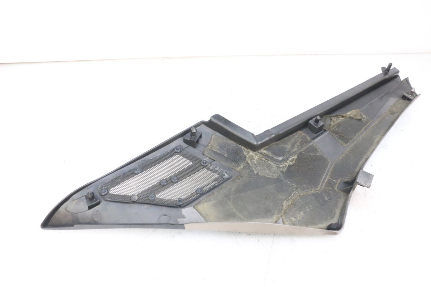 photo de RIGHT SIDE UNDER SEAT COVER YAMAHA FJ 3CX 1200 (1986 - 1996) - Surface and material condition