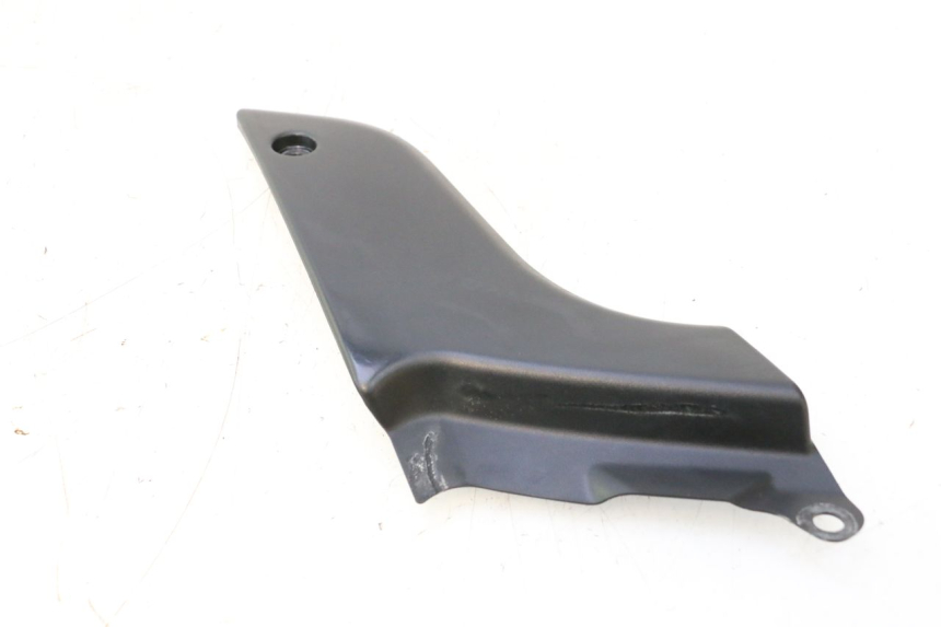 photo de RIGHT UNDERSEAT PANEL YAMAHA FJR 1300 (2001 - 2005) - Zoom on usage condition