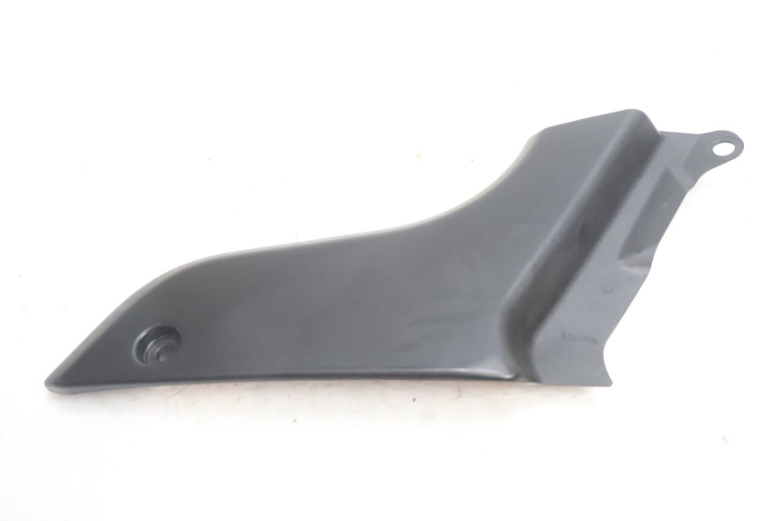 photo de RIGHT UNDERSEAT PANEL YAMAHA FJR 1300 (2001 - 2005) - Component detail