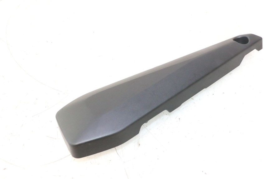 photo de RIGHT UNDERSEAT PANEL YAMAHA FZ8 800 (2010 - 2016) - Component detail
