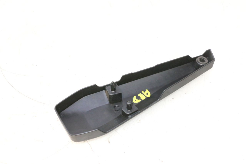 photo de RIGHT UNDERSEAT PANEL YAMAHA FZ8 800 (2010 - 2016) - Alternative perspective