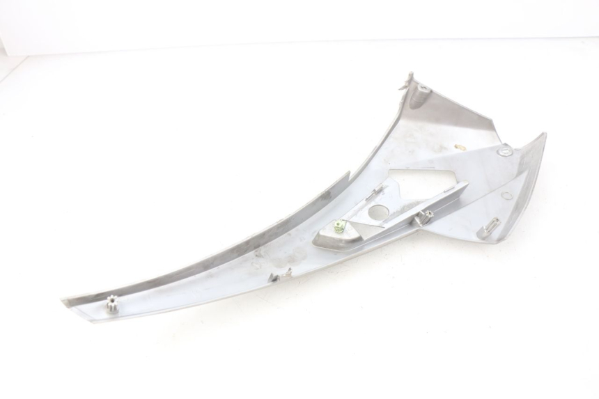 photo de RIGHT SIDE UNDER SEAT COVER PEUGEOT GEOPOLIS 400 (2007 - 2013) - Alternative perspective