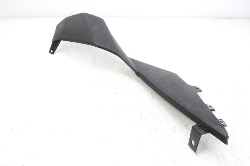 photo de RIGHT SIDE UNDER SEAT COVER DERBI GPR 50 (2004 - 2009) - Fixing points details