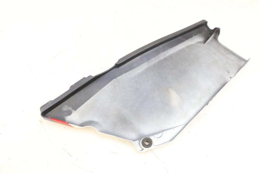 photo de RIGHT UNDERSEAT PANEL KAWASAKI GPX R WARBIRD 600 (1988 - 1993) - Alternative perspective