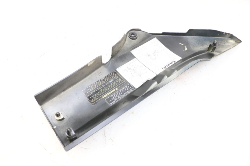 photo de RIGHT UNDERSEAT PANEL KAWASAKI GPZ RX 1000 (1986 - 1988) - Alternative perspective
