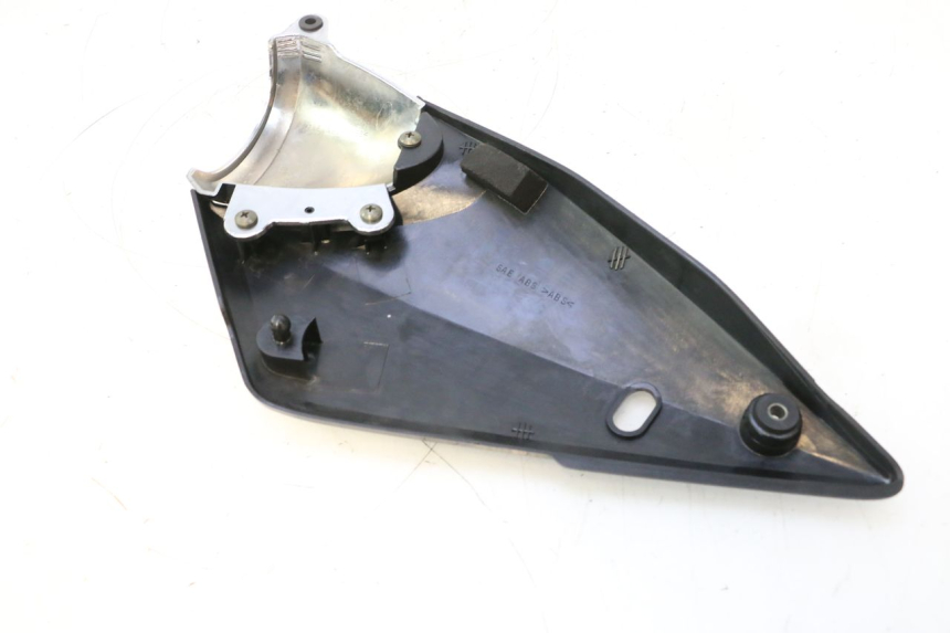 photo de RIGHT UNDERSEAT PANEL SUZUKI GSF N BANDIT 1200 (2001 - 2005) - Zoom on usage condition