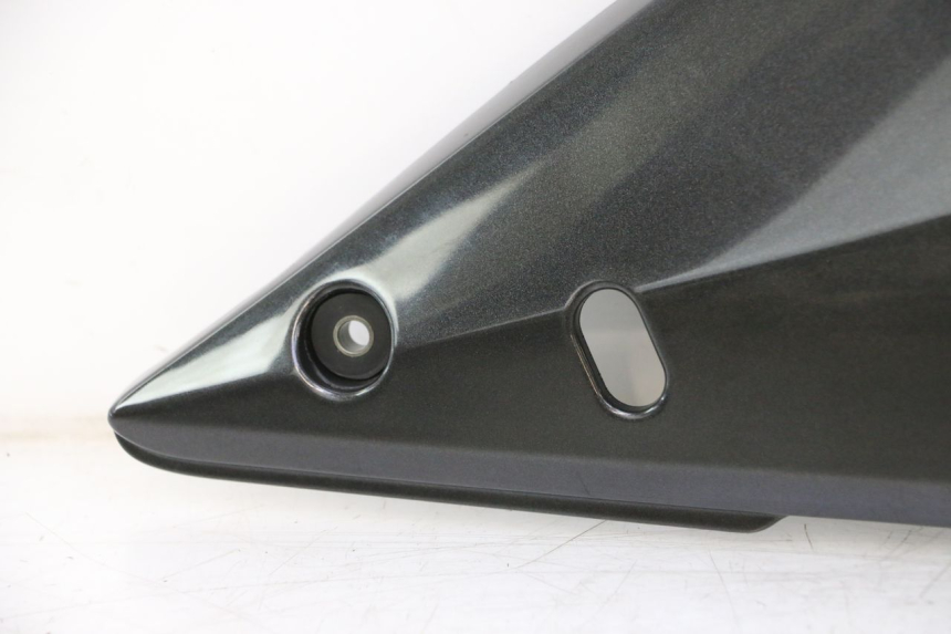 photo de RIGHT UNDERSEAT PANEL SUZUKI GSF N BANDIT 1200 (2001 - 2005) - Markings and original references