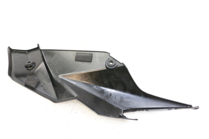 photo de RIGHT UNDERSEAT PANEL SUZUKI GSR 750 (2011 - 2017) - Alternative perspective