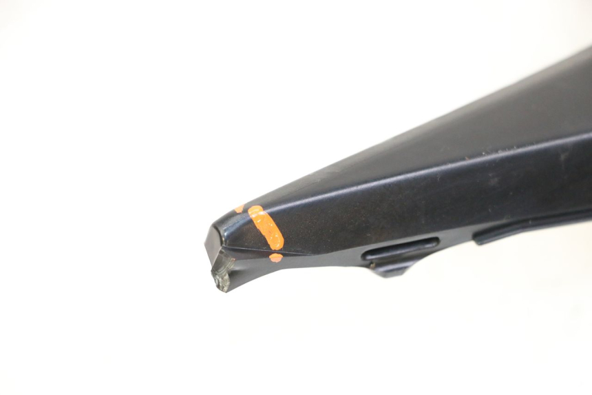 photo de RIGHT UNDERSEAT PANEL SUZUKI GSR 750 (2011 - 2017) - Zoom on usage condition