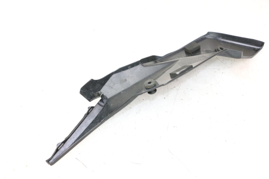 photo de RIGHT UNDERSEAT PANEL SUZUKI GSR 750 (2011 - 2017) - Surface and material condition