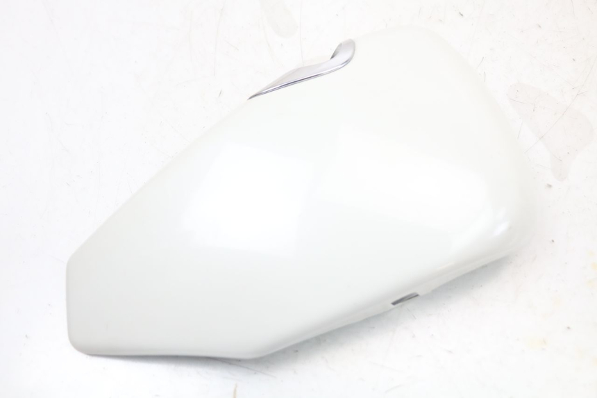 photo de RIGHT UNDERSEAT PANEL HARLEY DAVIDSON SPORTSTER XL CUSTOM 883 (1999 - 2006) - Technical close-up