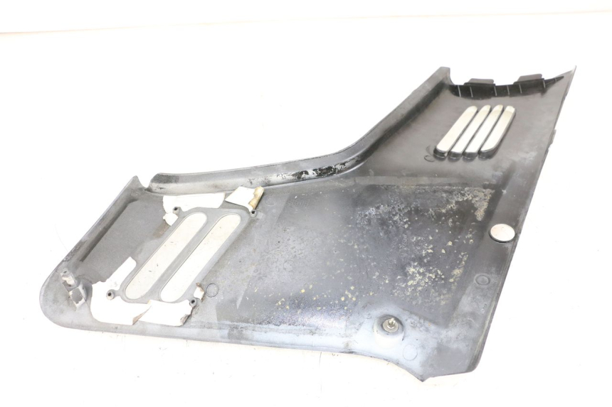photo de RIGHT UNDERSEAT PANEL HONDA CBR F 1000 (1993 - 1996) - Component detail