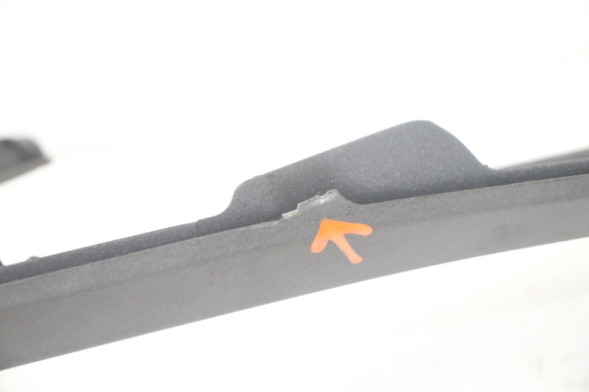 photo de RIGHT UNDERSEAT PANEL HONDA FORZA 125 (2021 - 2025) - Surface and material condition