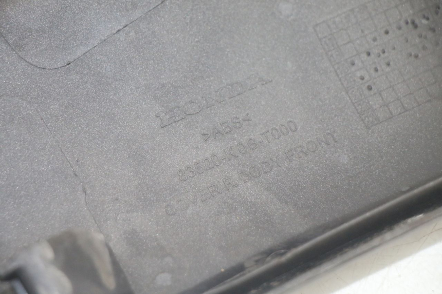 photo de RIGHT UNDERSEAT PANEL HONDA FORZA 125 (2021 - 2025) - Markings and original references