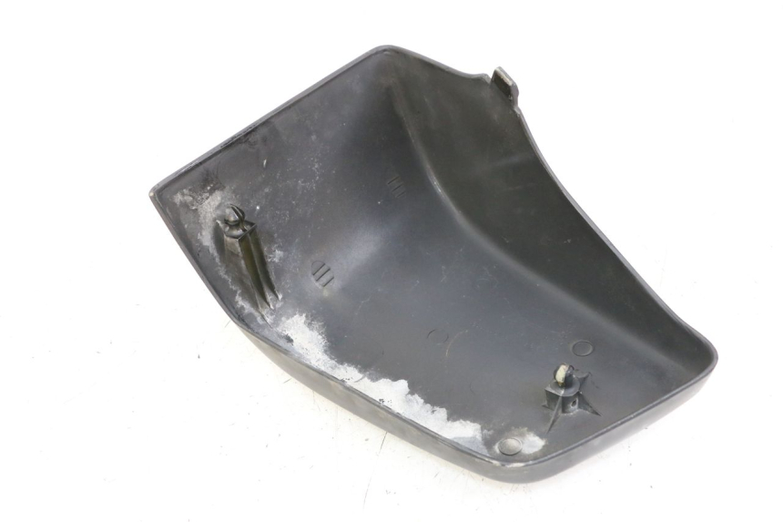 photo de RIGHT UNDERSEAT PANEL HONDA VT C2 SHADOW 750 (1997 - 2001) - Alternative perspective