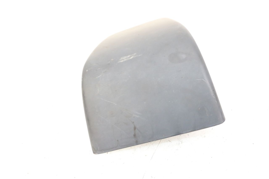 photo de RIGHT UNDERSEAT PANEL HONDA VT C2 SHADOW 750 (1997 - 2001) - Technical close-up