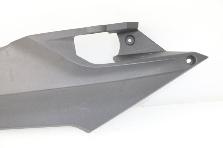 photo de RIGHT UNDERSEAT PANEL SYM JOYMAX 250 (2013 - 2017) - Fixing points details