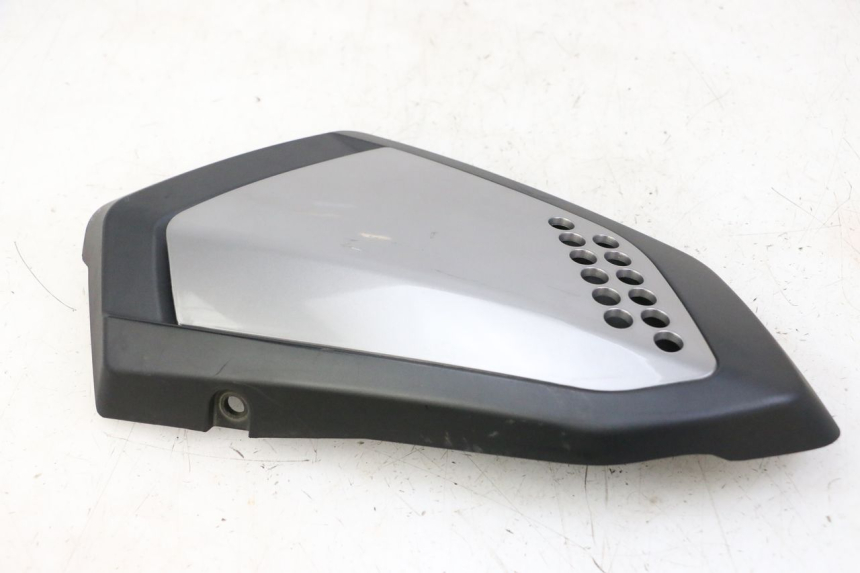 photo de RIGHT UNDERSEAT PANEL KEEWAY K-LIGHT KLIGHT 125 (2018 - 2025) - Technical close-up